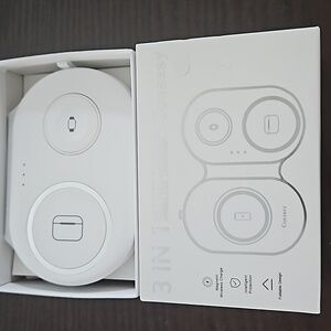 NEW. 3 in 1 Magnetic foldable wireless charger.